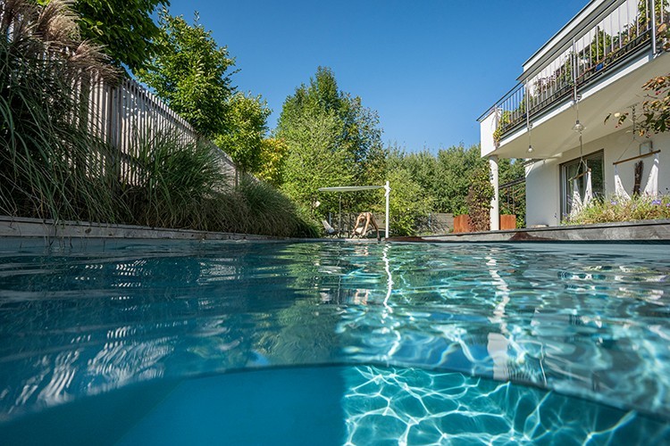 living-pool-im-hinterhof-3